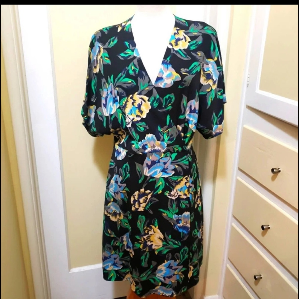 COPY - Gorgeous Diane Von Furstenberg Wrap Dress / Colorful / Brand New / Size …